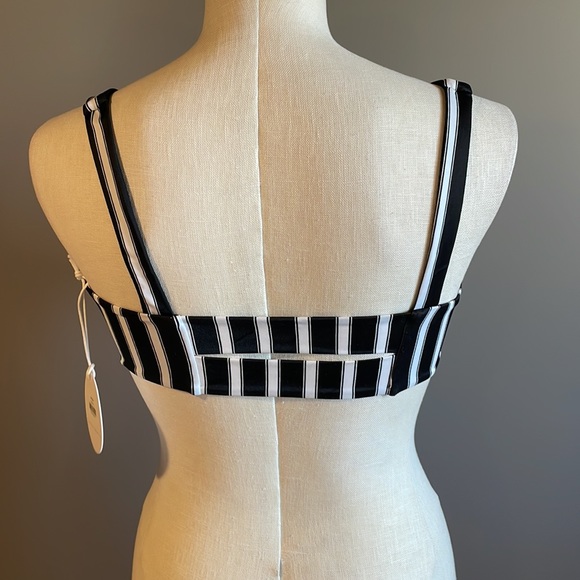 NWT Tori Praver Deja Swim Top. Medium - Picture 3 of 7